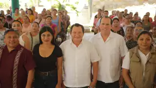 Huacho Díaz hizo entrega en Tizimín un apoyo de 15 mdp a los Comités Escolares de Participación.