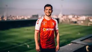 El conjunto de Portugal le dio la bienvenida al futbolista que hace unos días dejó al Lille