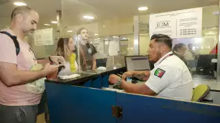 Visitantes de estos países son los que más problemas tienen al pasar por Migración