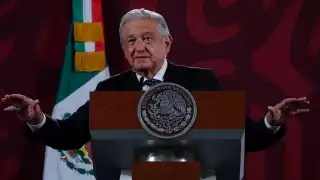 “Soy lo que soy” por mi mamá, asegura AMLO en el Día de la Mujer
