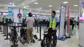 La mayor parte de empleados son estudiantes universitarios.