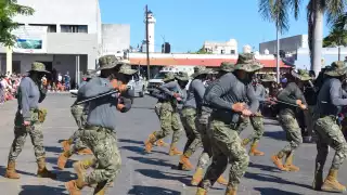 Autoridades formaron parte del desfile por la Revolución Mexicana