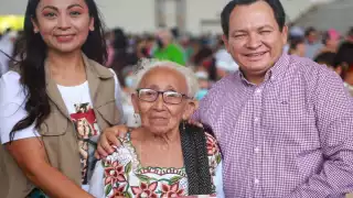 A las personas adultas mayores ahora se les entregan 4 mil 800 pesos de pensión