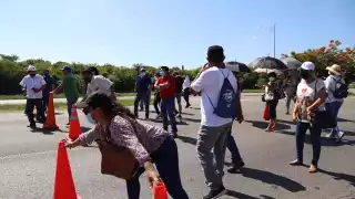 El Periférico de Mérida se encuentra cerrado debido a la protesta de trabajadores del estado