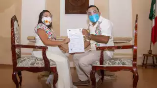 Juan de Dios Collí señala que regularmente las personas no se quieren casar en lunes, porque es inicio de semana, aun así ayer se tuvo buena afluencia