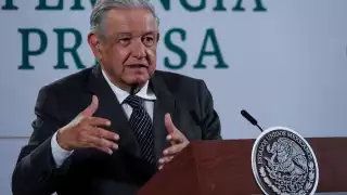 El presidente Andrés Manuel López Obrador (AMLO) pidió a su equipo del gabinete atender el accidente donde un tráiler se volcó en Chiapas y dejó, al menos, 49 migrantes muertos