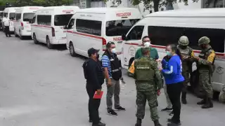 Los elementos del Ejército Nacional coordinaron la transportación de personas de Punta Allen a Tulum ante la llegada de 'Grace'