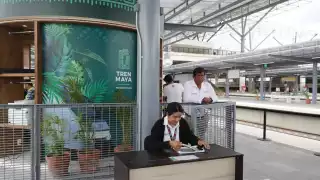 Continúa ofreciendo únicamente dos corridas al día.