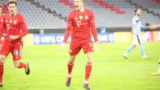 Lewandowski celebra un gol de penal