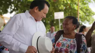 Joaquín Díaz Mena detalló que actualmente son más de 220 mil beneficiados en Yucatán