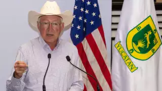 Ken Salazar, embajador de Estados Unidos en México, atestigua graduación de 30 artesanos de la Entidad