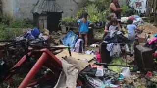 Familia quedo en el desamparo tras incendio de su casa, en Leona Vicario