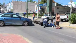 Ambos motociclistas presentaron heridas y golpes