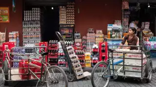 Una lata de refresco tiene el equivalente a 10 cucharaditas de azúcar (Cuartoscuro)