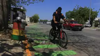 Al parecer, la pintura termoplástica se agotó y no se marcaron las señaléticas