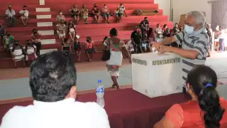 Los comerciantes eligieron entre el Auditorio Municipal o la calle 32-A