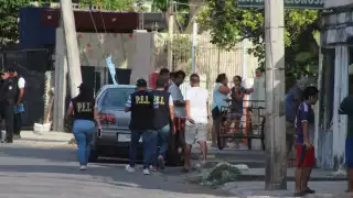 Los vecinos de la calle 87 entre 66 y 64-C, del segundoi cuadro del Centro, vieron perturbada la tranquilidad de la zona con la llegada de decenas de policías