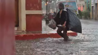 Dos ondas tropicales causarán lluvias en la Península de Yucatán esta semana