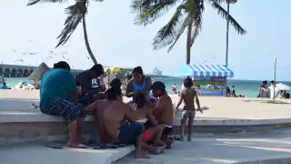 A partir de las 14:00 horas empezaron a llegar los clientes a los restaurantes