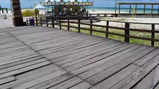 Comerciantes piden reforzar andador de madera en el malecón de Progreso