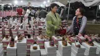 Los productores de calzado de Ticul muestran sus piezas