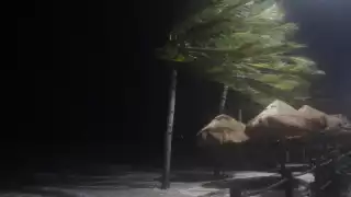 Los trabajadores ya se encuentran ubicados en los salones del centro escolar para pasar la noche de una manera segura