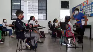 Profesores revelan que, vía mensajes de celular, intentan “venderles” base laboral