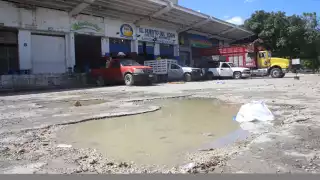 La Unión de Comerciantes señala que en las diferentes calles se observa la falta de mantenimiento: baches, pozos sin rejillas y un drenaje obstruido