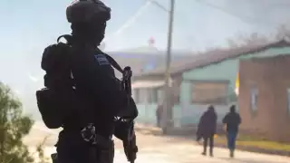 La FGE Michoacán indicó que se hallaron cartuchos percutidos y una bolsa con productos de limpieza en el lugar del ataque armado