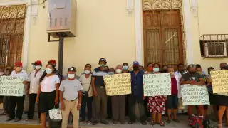 Cerca de 80 pobladores de Izamal acudieron a la Procuraduría Agraria en Mérida para exigir una solución para las viudas