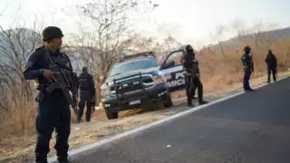 Elementos de la policía estatal resguardan accesos a Aguilla