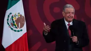 El presidente López Obrador aseguró que continuará con sus labores pese a tener por segunda ocasión COVID-19