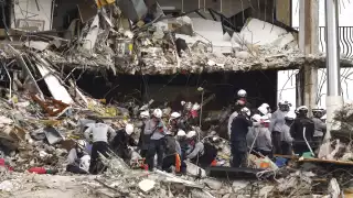 Los cuerpos fueron extraídos de entre los restos de hierros y hormigón