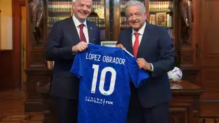 Gianni Infantino y Andrés Manuel López Obrador después de su reunión en Palacio Naciona