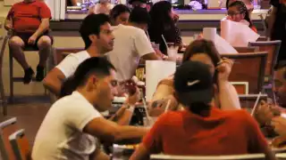 Estos negocios cambiaron temporalmente su giro para poder abrir