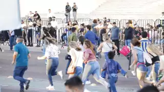 Los fanáticos de Christian Nodal tiraron vallas e ingresaron a la fuerza a su presentación a las Fiestas del Pitic