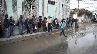 Las autoridades movilizaron a su personal para atender las llamadas por caída de árboles y encharcamientos