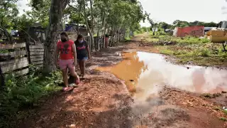 Asentamientos, donde no cuentan con infraestructura pública, reclaman que autoridades municipales no les ofrecen ayuda