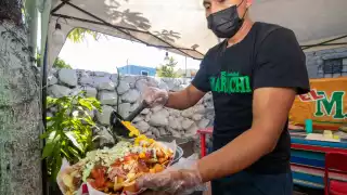 El abuelo y los tíos de Víctor fundaron hace más de 22 años Botanas el Mariachi