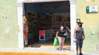 Una madre relató que llevaba gastados mil 400 pesos en diversos artículos para sus dos hijas de primaria y secundaria