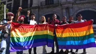 Por el momento, los legisladores presentan sus posturas particulares para dar paso a la votación en lo particular.