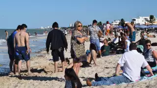 Se registra gran afluencia de turistas en las playas de Progreso este martes