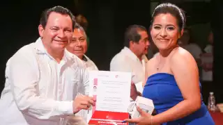 La ceremonia de graduación se llevó a cabo en el Teatro Armando Manzanero de Mérida