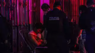 Elementos de la Policía Quintana Roo y paramédicos de una ambulancia privada, llegaron al auxilio