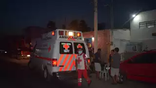 El motociclista fue atendido por paramédicos de la Cruz Roja