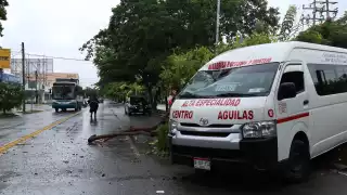 Al lugar llegaron paramédicos de la Secretaría de Seguridad Pública SSP para hacerse cargo del accidente