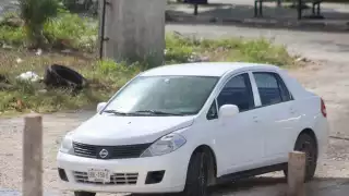 El automóvil presentó impactos de bala, y fue asegurado en una gasolinera en Cancún, sin que hubiese detenidos