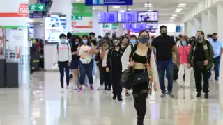 Por un viaje a la Zona Hotelera de Cancún, taxistas cobran 700 pesos