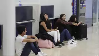 Algunos visitantes que han tenido complicaciones para regresar a sus ciudades de origen se quedan en el Recinto Aéreo.