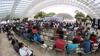 La molestia fue tal, que la Gobernadora no emitió mensaje a los presentes